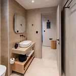 Paizan Homes - Centre Apartmán *